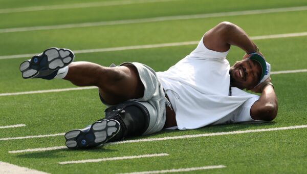 Myles Garrett’s latest injury update doesn’t help Rams