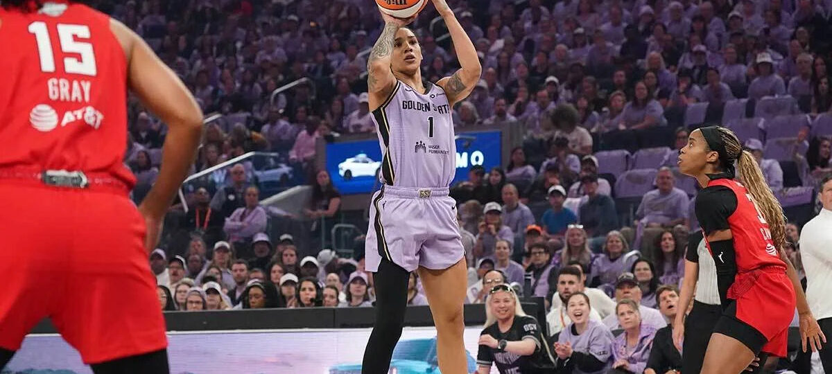 Camera catches Stephen Curry shouting message to Gabby Williams after Valkyries’ Game 2 loss