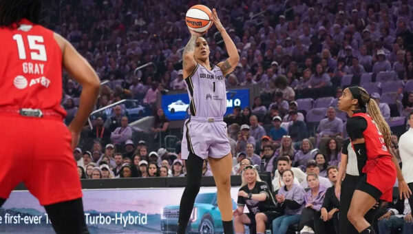 Camera catches Stephen Curry shouting message to Gabby Williams after Valkyries’ Game 2 loss