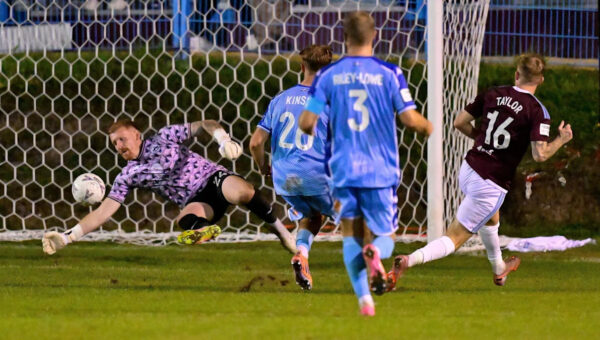 Truro City miss out on top spot after Farnham draw