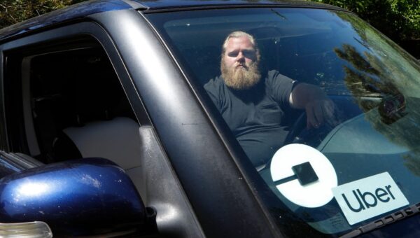 Uber offers hundreds in bonuses for some drivers as the busy holiday season approaches