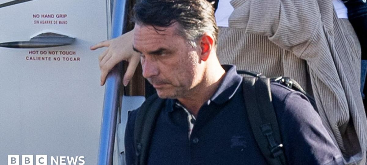 Flávio Bolsonaro calls himself 'leader of Brazil' after election loss