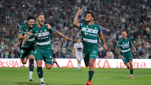 Santos grab sixth straight victory after defeating Pumas in controversial fashion