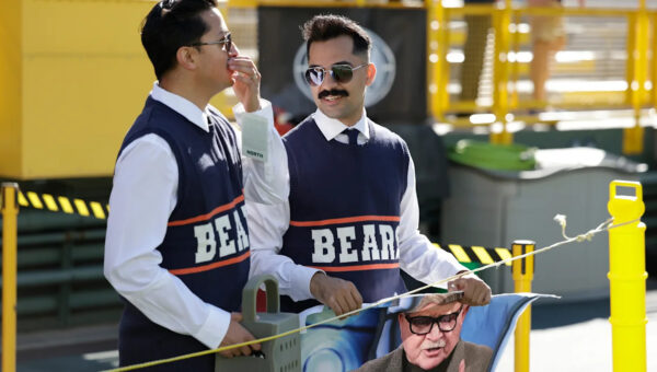 Bears-Packers game features tributes to Mike Ditka on the field and in the stands