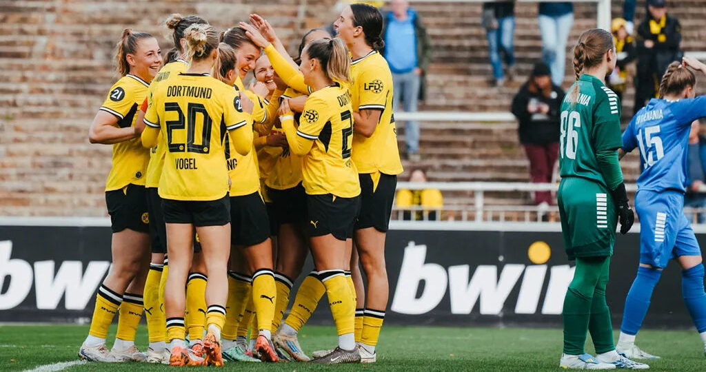 BVB Women Celebrate Victory Over Rhenania Bottrop