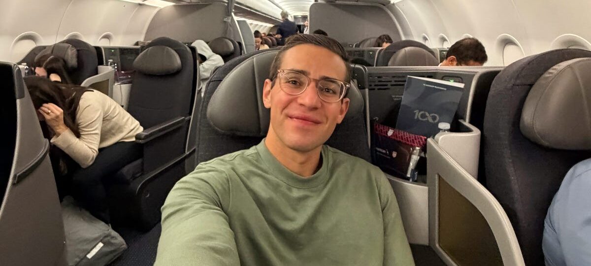 How to make economy feel like an upgrade, according to a travel expert who's spent 3,500 hours in premium cabins