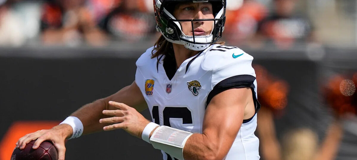 What channel is Eagles-Jaguars game today live? Streaming, NFL TV schedule
