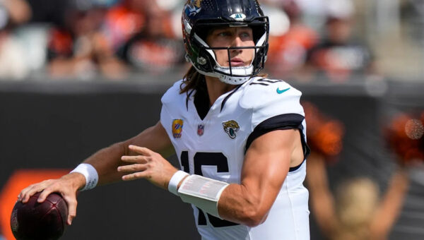 What channel is Eagles-Jaguars game today live? Streaming, NFL TV schedule