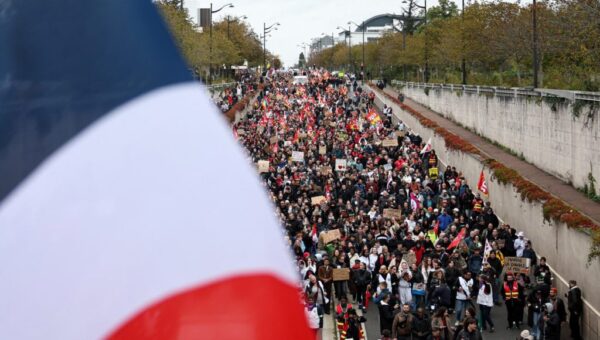 Police fire tear gas as new French demonstrations kick off