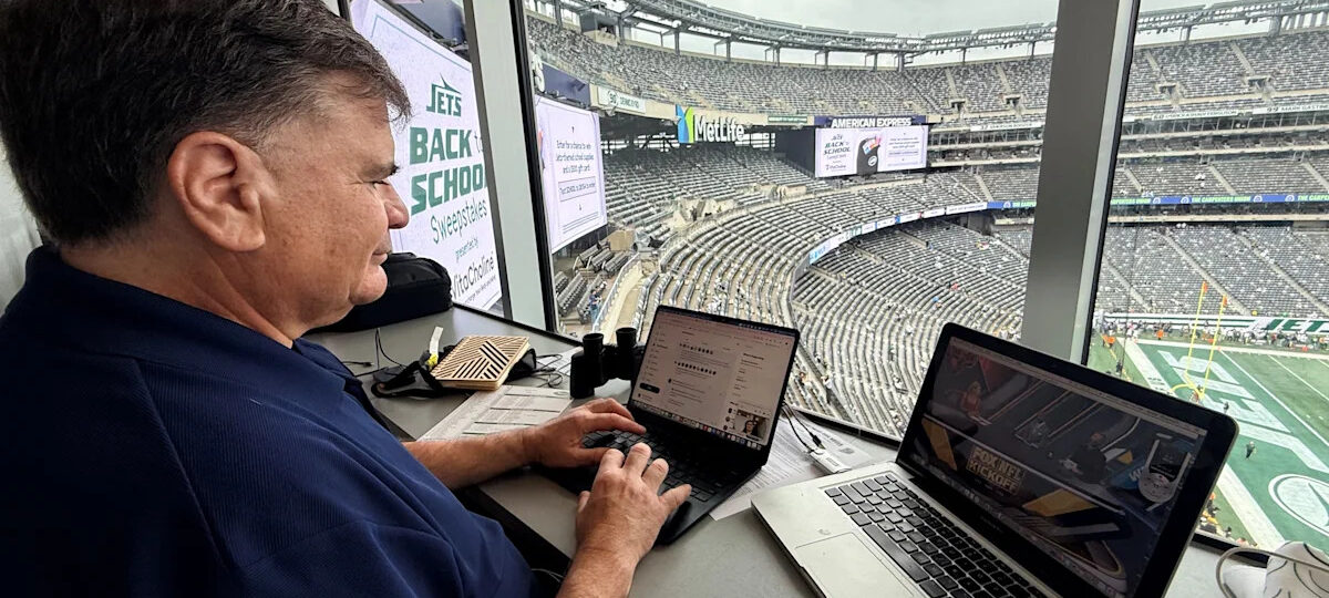 Join Insider Tom Silverstein for a live chat during Packers vs Cowboys Week 6 game