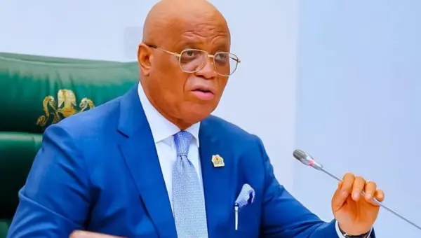 Umo Eno promises students N200,000 annual bursary