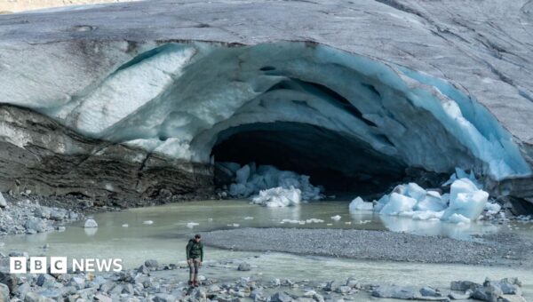Swiss glaciers suffer ‘disastrous’ year of ice loss, threatening water supplies