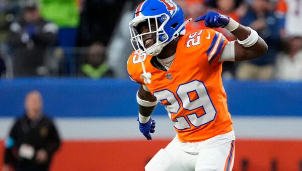 Broncos' defense dominates in 17-14 win over Seahawks on 'TNF'