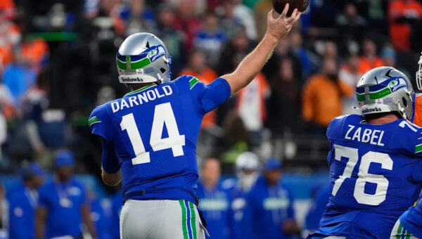 Start Sam Darnold in fantasy football in Week 7 despite struggles