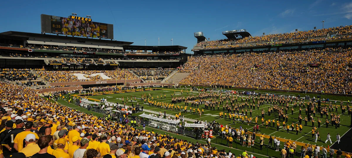 Missouri freshman offensive tackle Johnnie Jones receives heart transplant