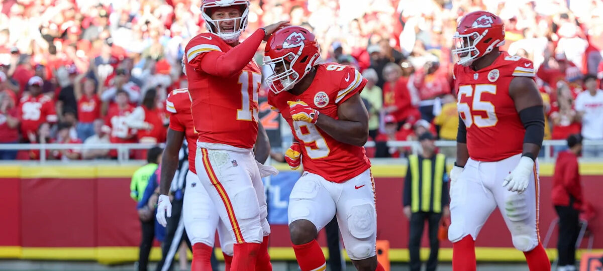 Chiefs stay unbeaten, Chargers stay winless