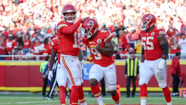 Chiefs stay unbeaten, Chargers stay winless