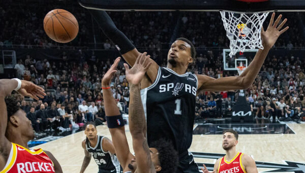 Amen Thompson blocks Wembanyama in final second as the Rockets beat the Spurs 114-110 in Austin