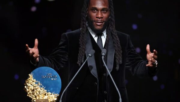 Video: Moment Burna Boy presented Socrates Award to Arsenal’s Saka