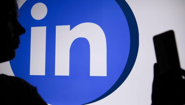 LinkedIn is overhauling employee bonuses, memo shows