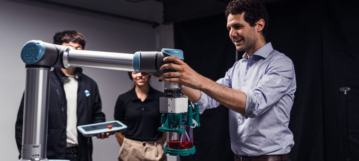 This robotics startup raised $75 million to automate drug manufacturing. See the pitch deck.