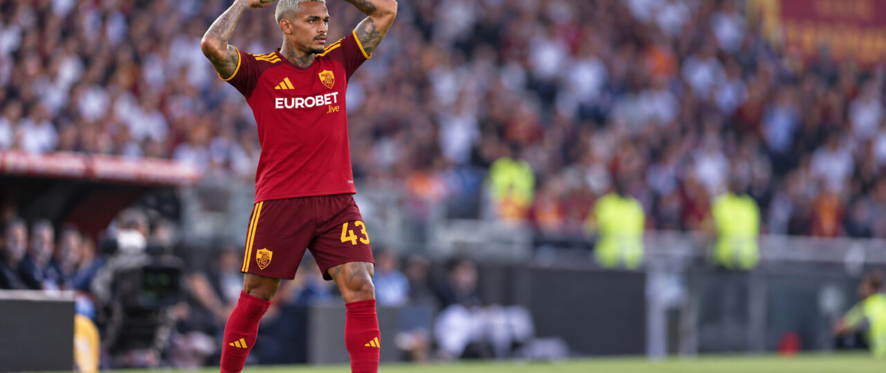 Manchester United considers January move for Roma defender Wesley