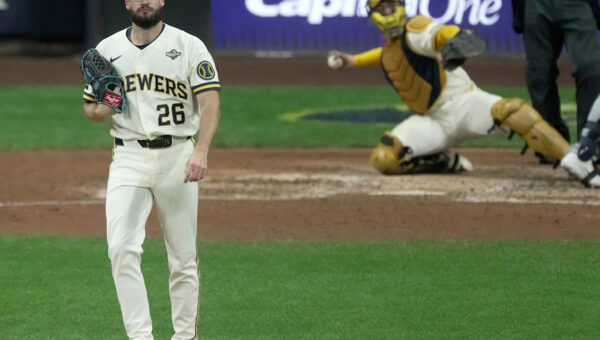 See the Aaron Ashby lookalike in the stands during Brewers-Rays Game 4
