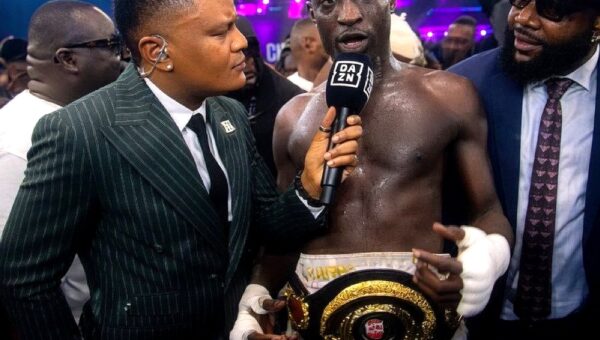 Carter Efe defeats Speed Darlington, retains celebrity boxing title