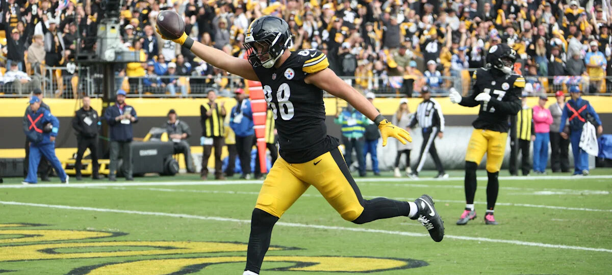 Is Pat Freiermuth playing today? Steelers injury update for Week 6