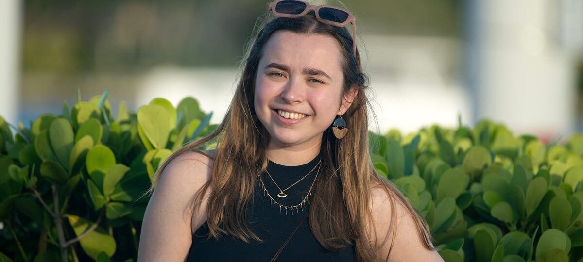 A 25-year-old woman got engaged after landing her dream job. Days later, she was diagnosed with stage 4 colon cancer.