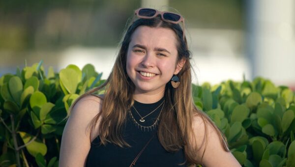 A 25-year-old woman got engaged after landing her dream job. Days later, she was diagnosed with stage 4 colon cancer.