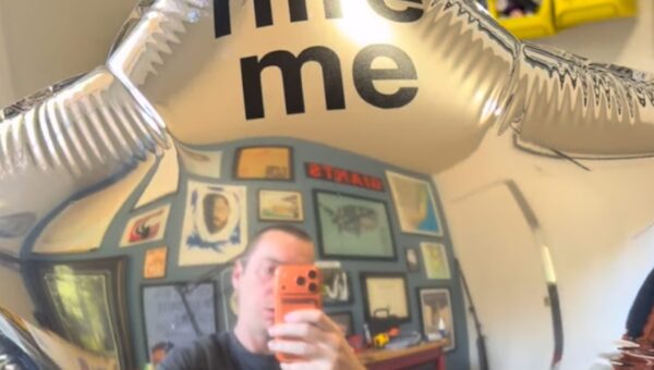 He sent Airbnb his résumé on a balloon — and landed a contractor gig