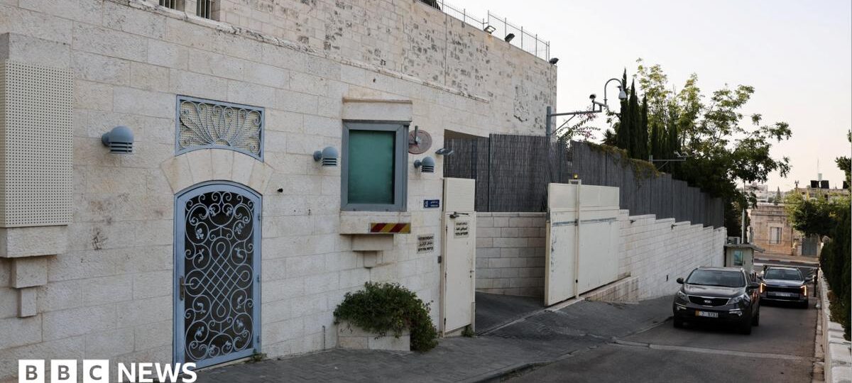 Most UK diplomats to leave East Jerusalem consulate, Israel says, as Miliband says 'vital services' will continue
