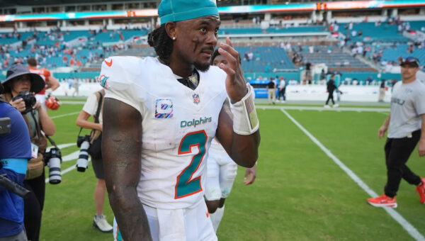 Dolphins sticking with QB Malik Willis despite 0-5 start, passing game struggles: 'Malik needs to be better'