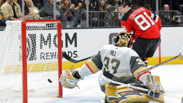 Hellebuyck stops 19 shots in 5-2 victory over Golden Knights, wins 2nd straight since joining Devils