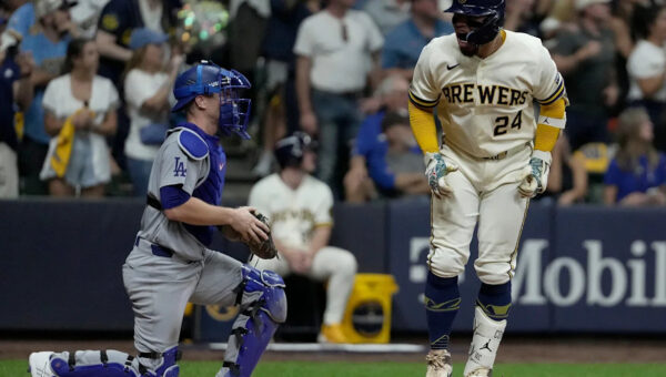 Brewers offense ignites, bullpen locks down for 2-0 NLCS lead over Dodgers