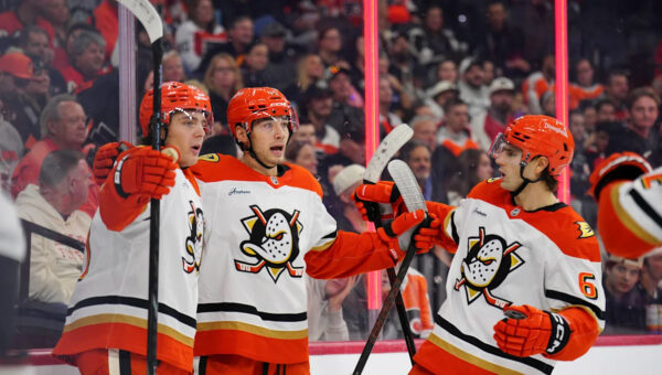 Leo Carlsson burns the Flyers after a failed offer sheet in the Ducks’ 5-4 win