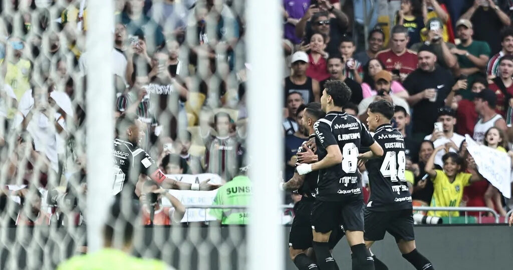 Peixe fight back, beating Fluminense at the Maracanã
