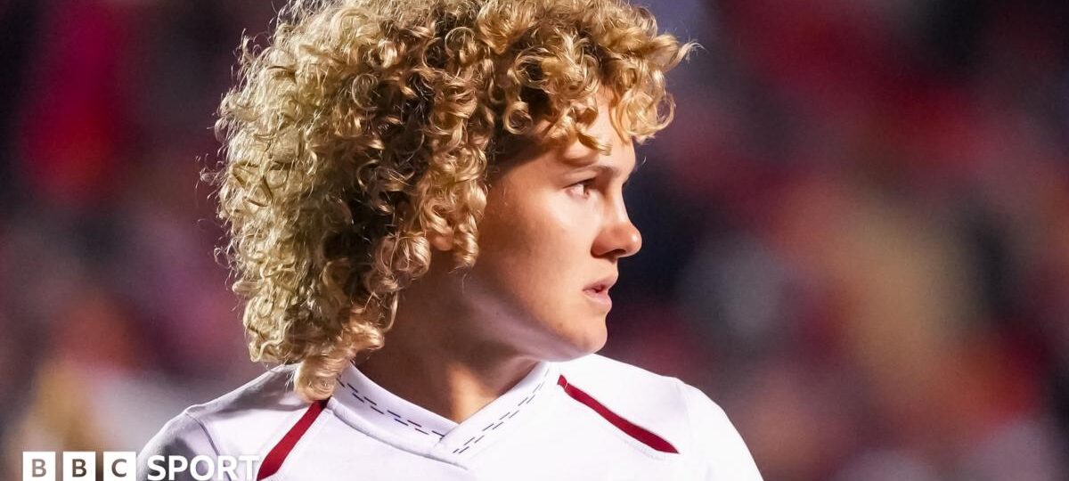 Red Roses make six changes but Kildunne on bench again