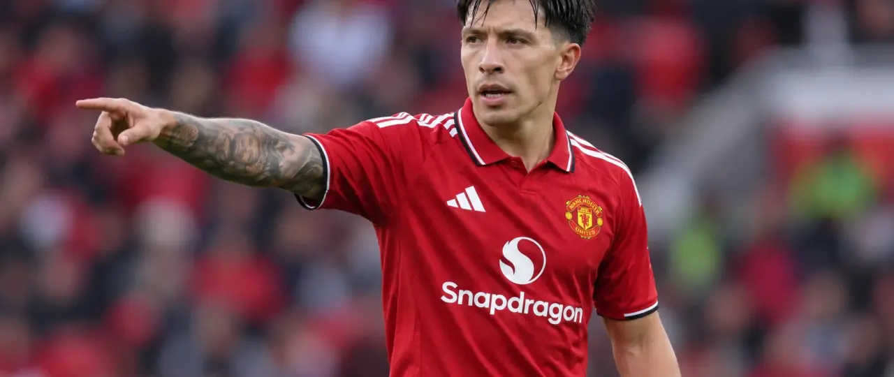 Barcelona explores Lisandro Martinez move