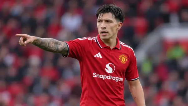 Barcelona explores Lisandro Martinez move