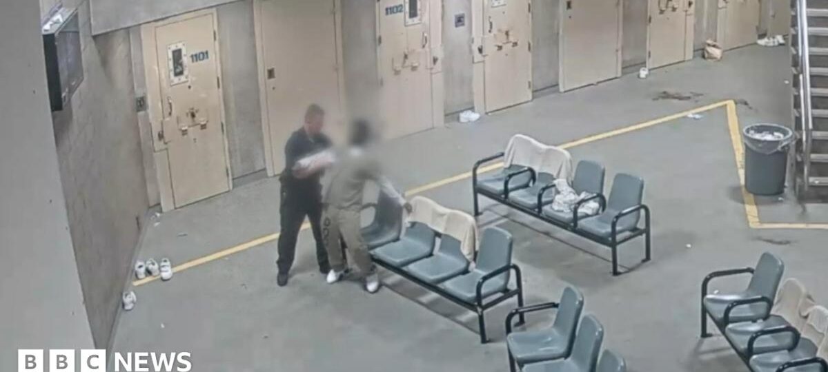 Watch: Police hunting for synthetic drugs in Chicago jail