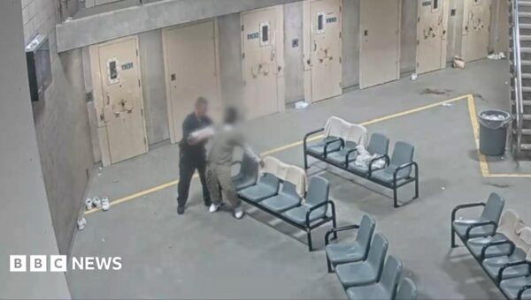 Watch: Police hunting for synthetic drugs in Chicago jail