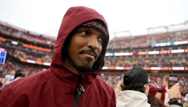 Report: Some doctors believe Jayden Daniels risks another elbow dislocation