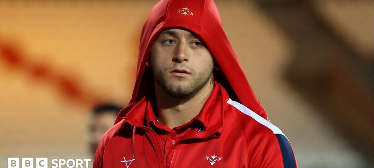 Lewis left out for England's Rugby League World Cup opener