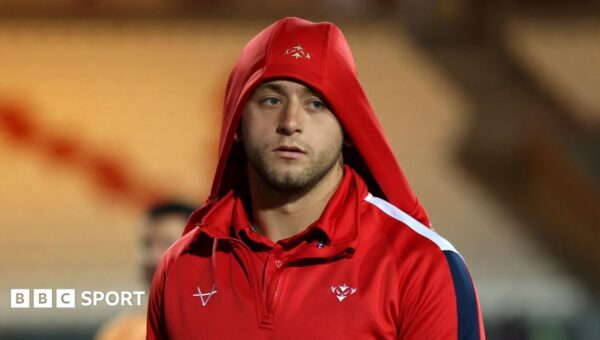 Lewis left out for England's Rugby League World Cup opener